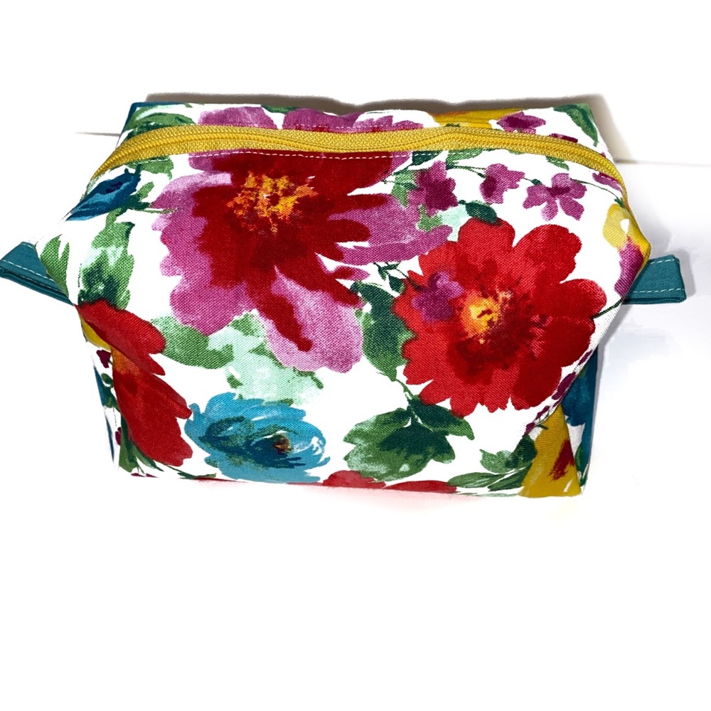 Bright Floral Print Zipper Pouch